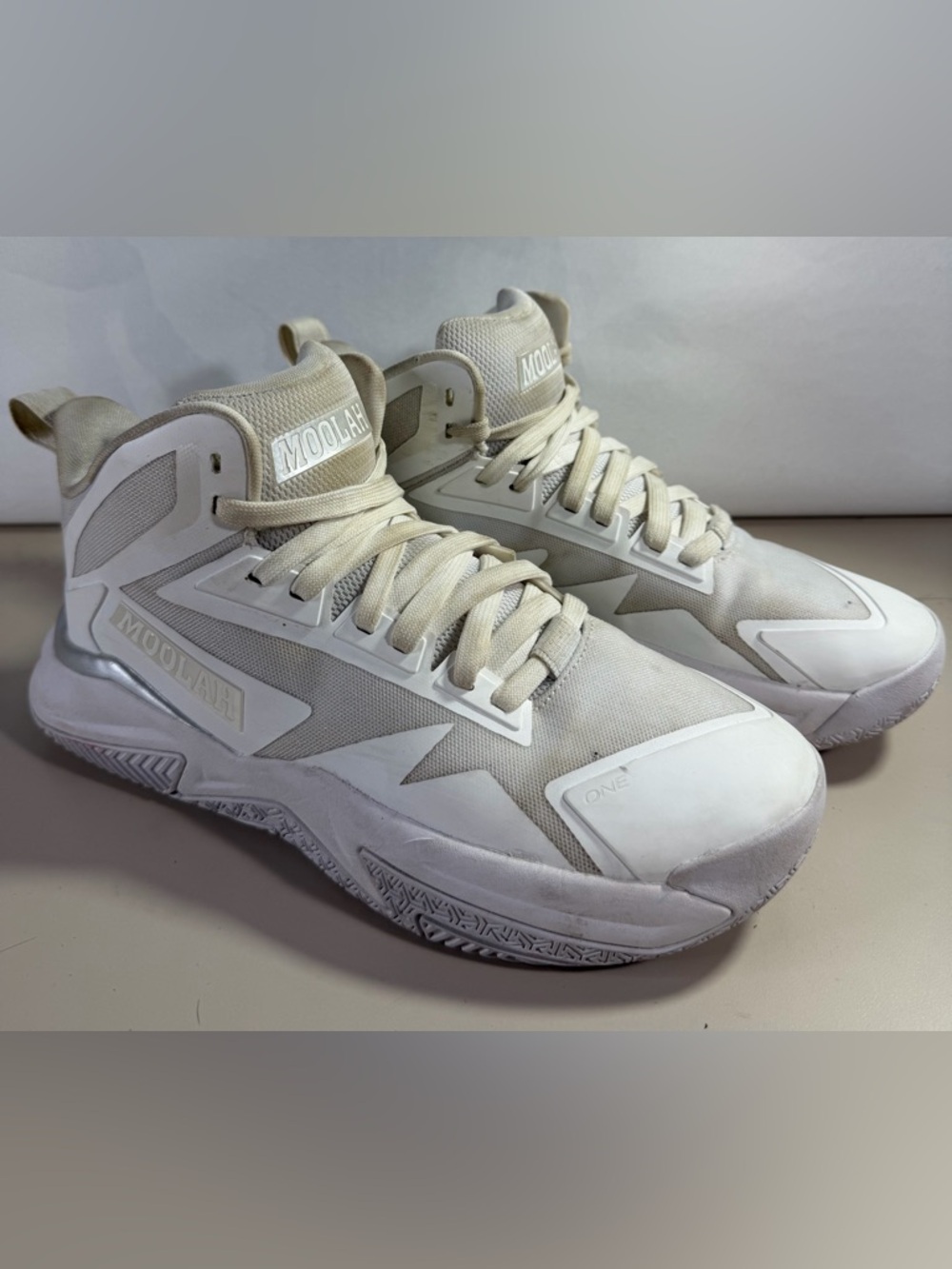 Moolah Triple Double Women’s Basketball Shoes Sneakers White Size 9